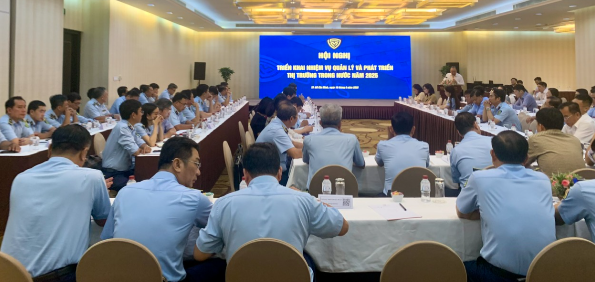 HN phat trien thi truong 2025.png